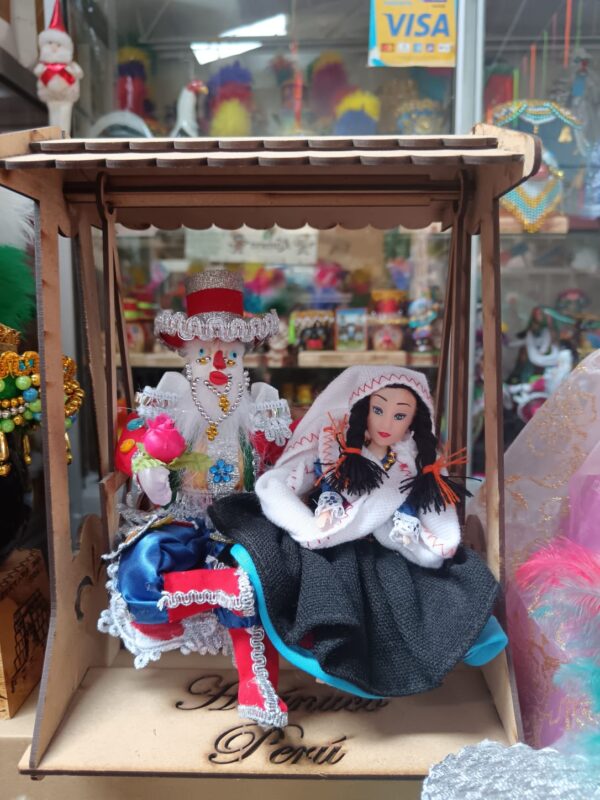 Figura Artesanal "Corochano y Pañaquita en Carroza"