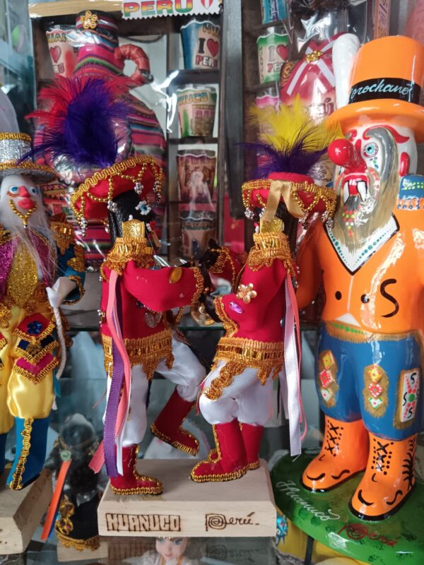 Figuras Artesanales "Danzantes de Huánuco"